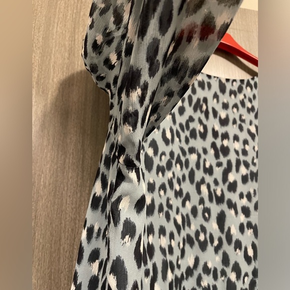 LOFT Gray and Black Leopard Print Long Sleeve Dress - Picture 4 of 16